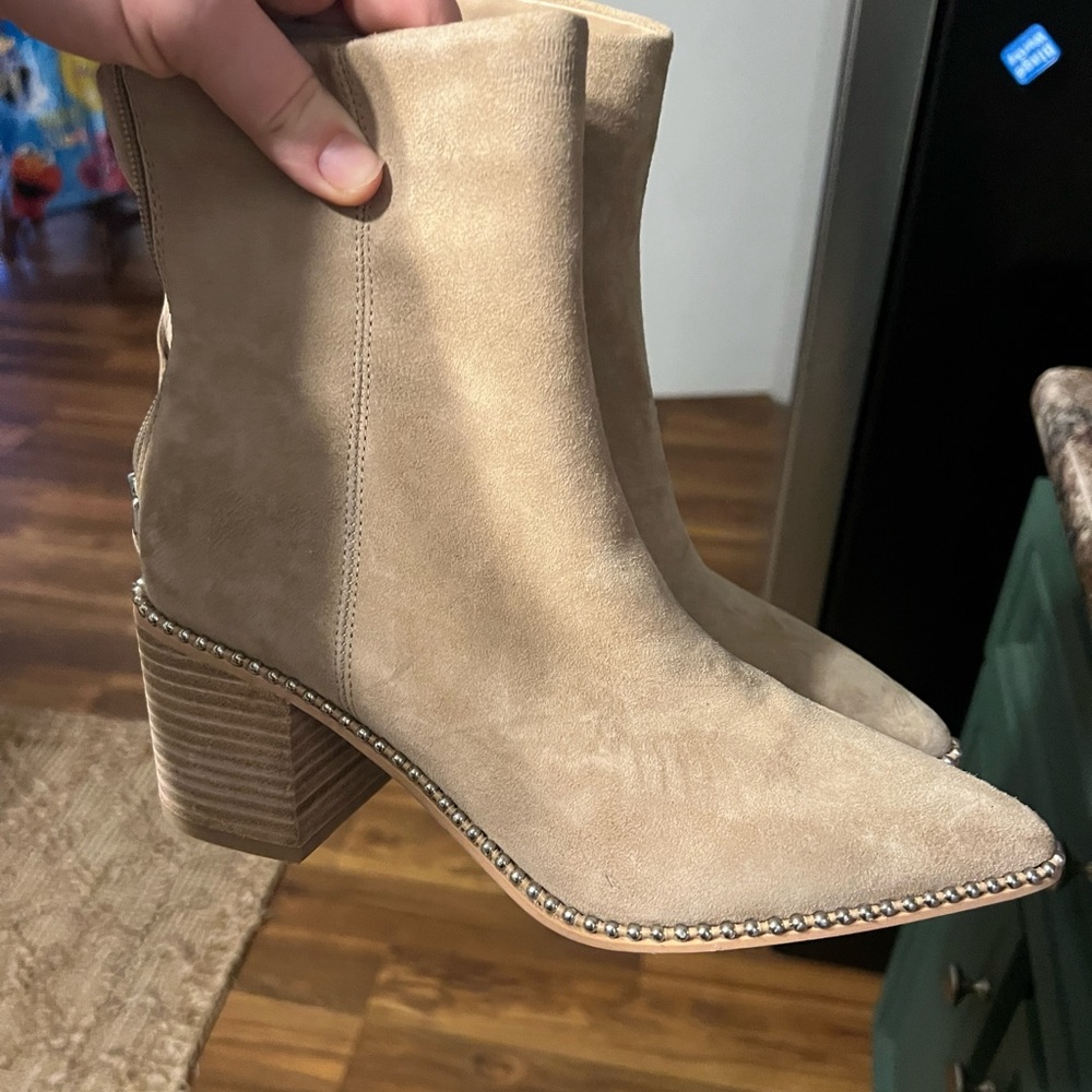 Steve Madden- Heeled stud booties- never work- size 8